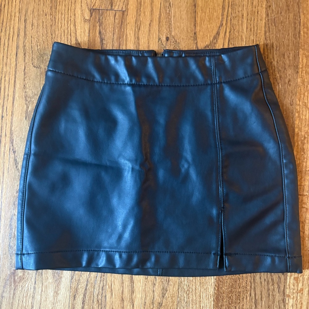 NWOT American Eagle Black Faux Leather Mini Skirt 00